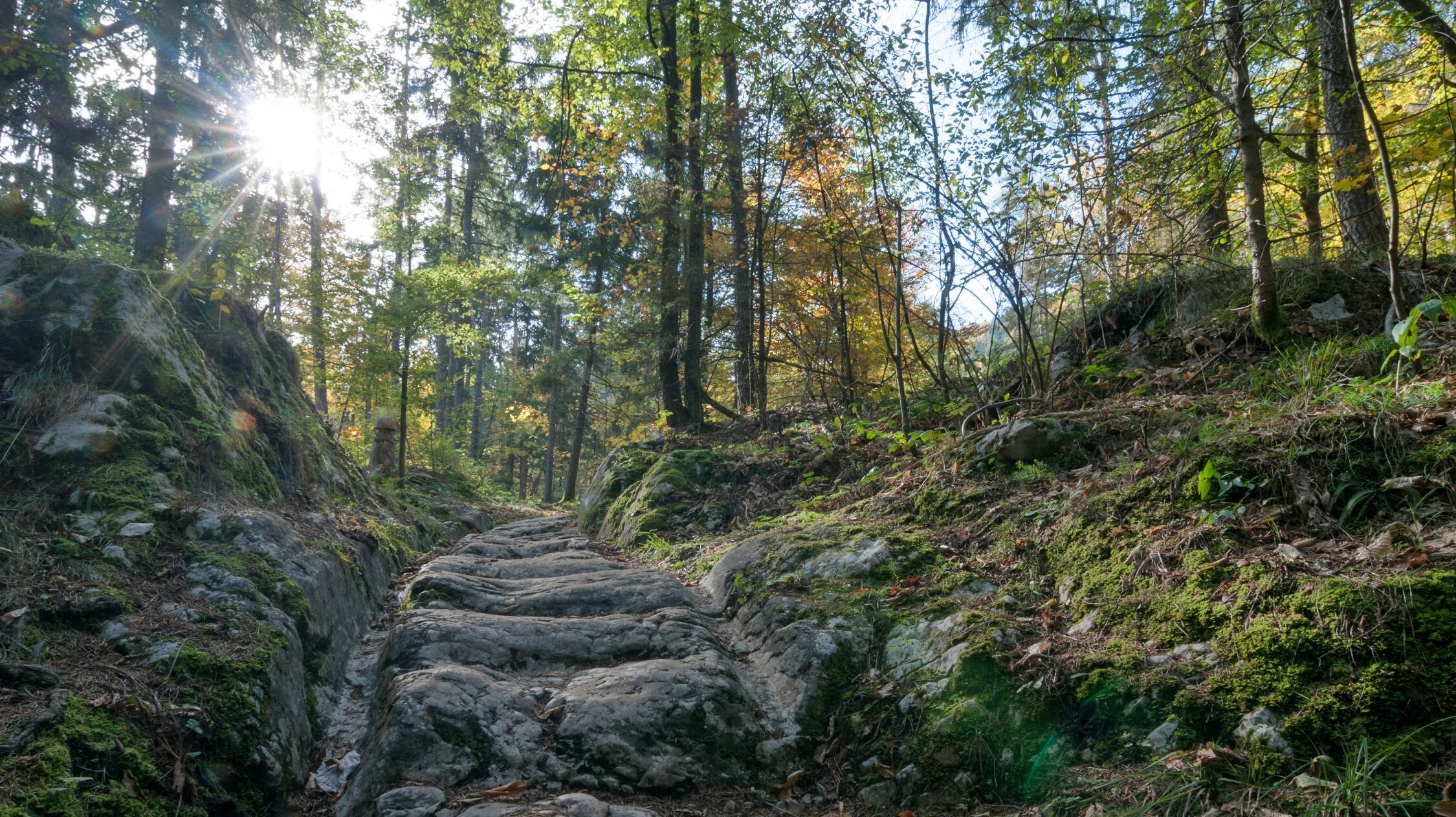 Der Römerweg in Warmbad Römerweg aus Steinen in Warmbad Villach