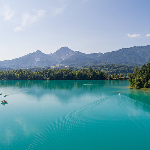 Faaker See in summer with a view on Mittagskogel