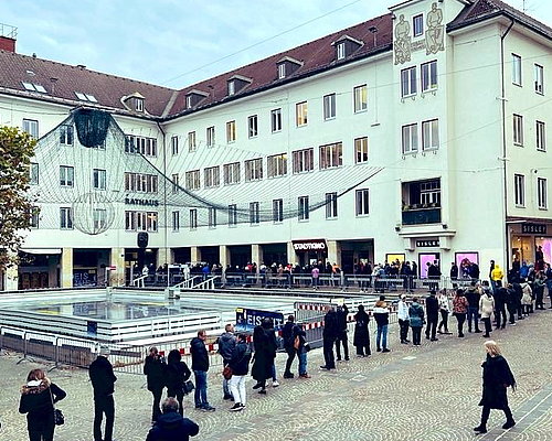 People queuing up in front of the Rathaus of Villach