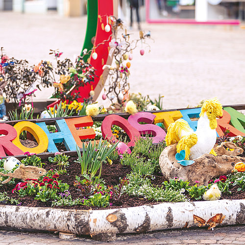 Easter decorations with flowers and bunnies