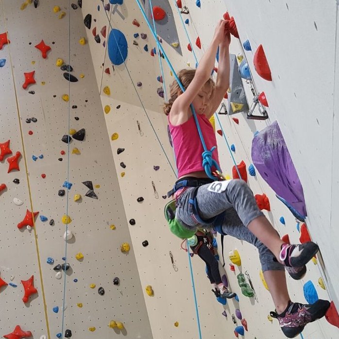 Kid climbing top rope in Villach's climbing hall