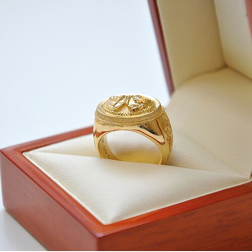 The Paracelsus Ring in a box