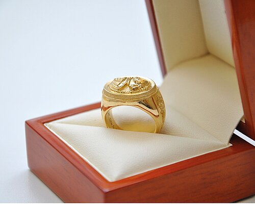 The Paracelsus Ring in a box