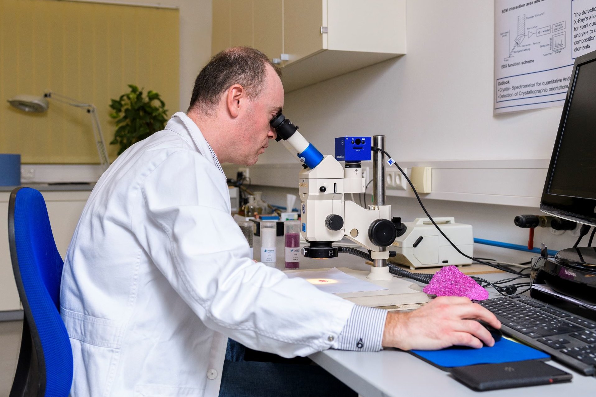 Man analyzing an Imerys product with a microscope