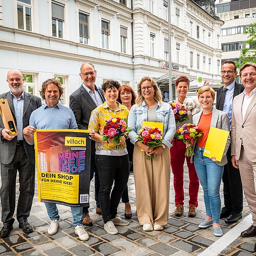 Participants and members of the city marketing team at the announcement of the winners of My Idea - My Shop