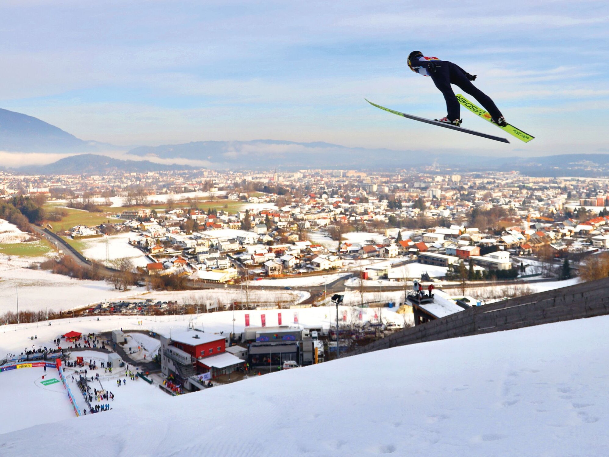 Skispringerin in der Villacher Alpen Arena