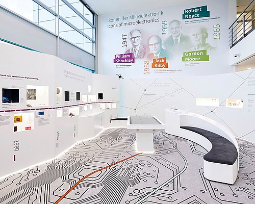 Ausstellung im Foyer der Infineon