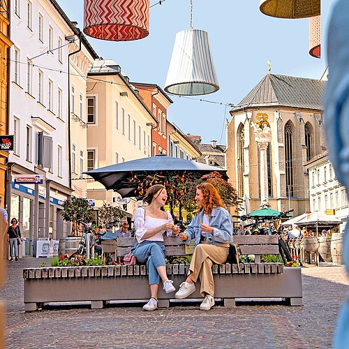 Two grils enjoy Villach's downtown in summer