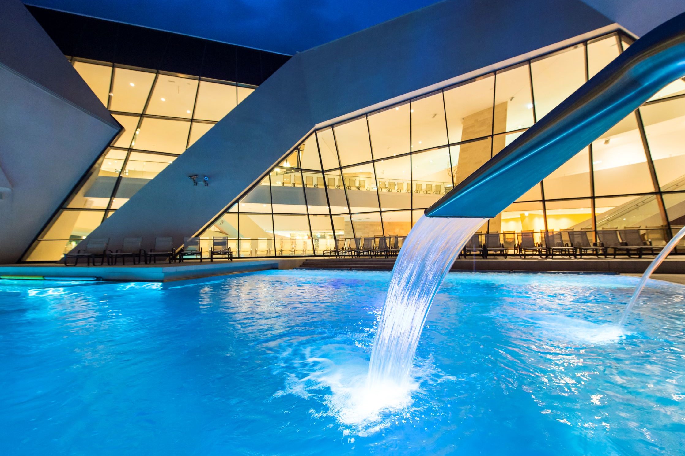 Der Außenpool der KärtenTherme Warmbad Villach