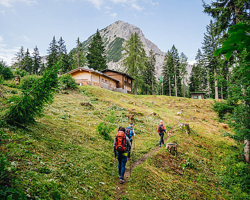 Hikers hiking to Berta hut on Mittagskogel