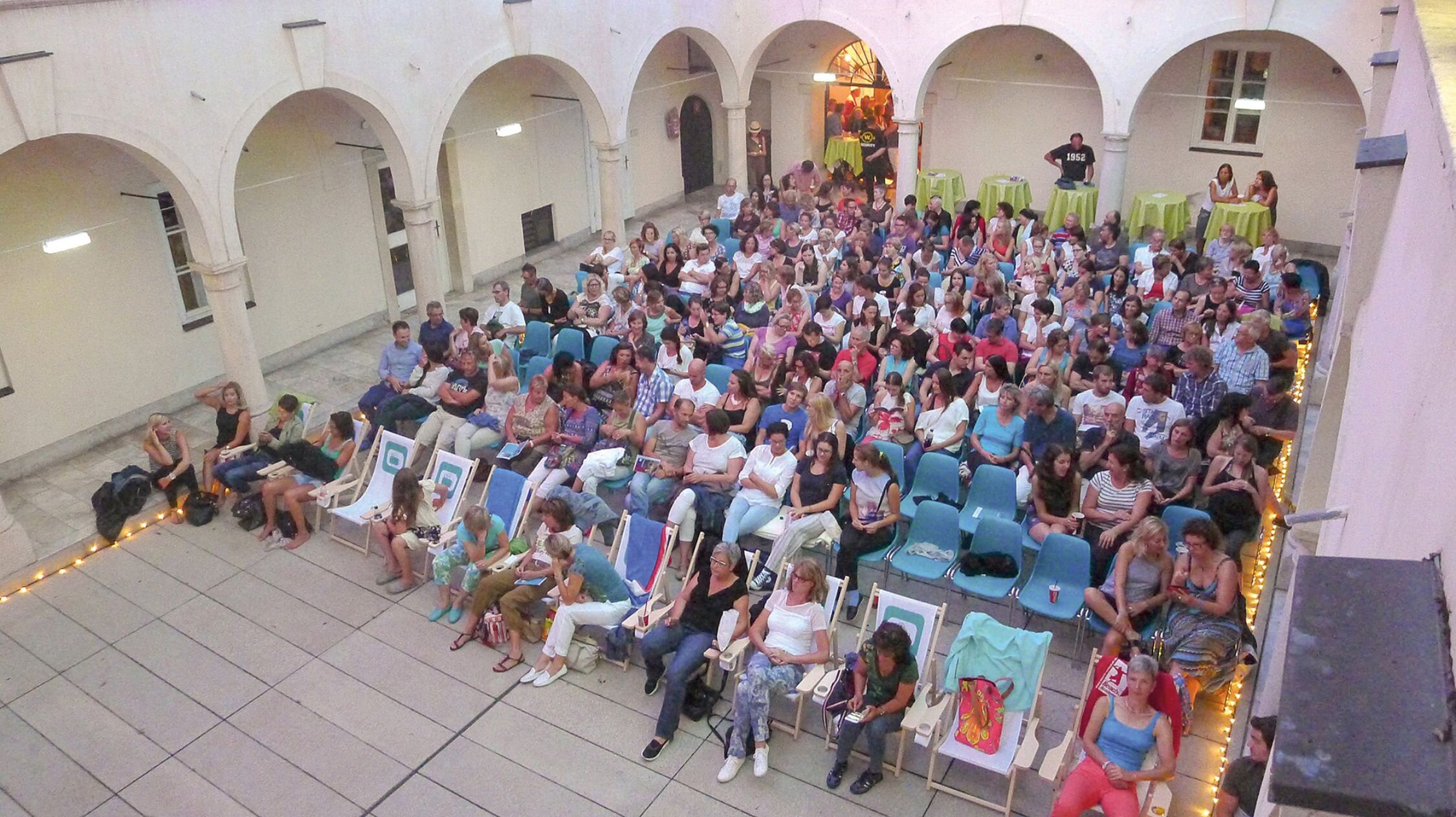 Visitors of the Kinosommer before the screening