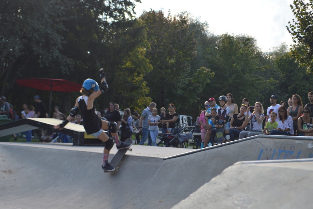 Girl skating at the skater park