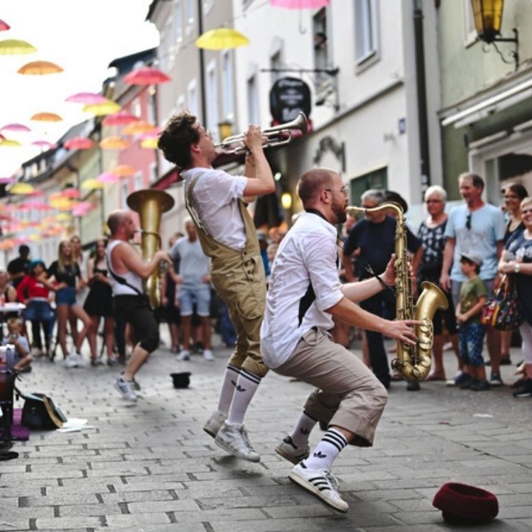 The band Blechsalat is giving street concert 