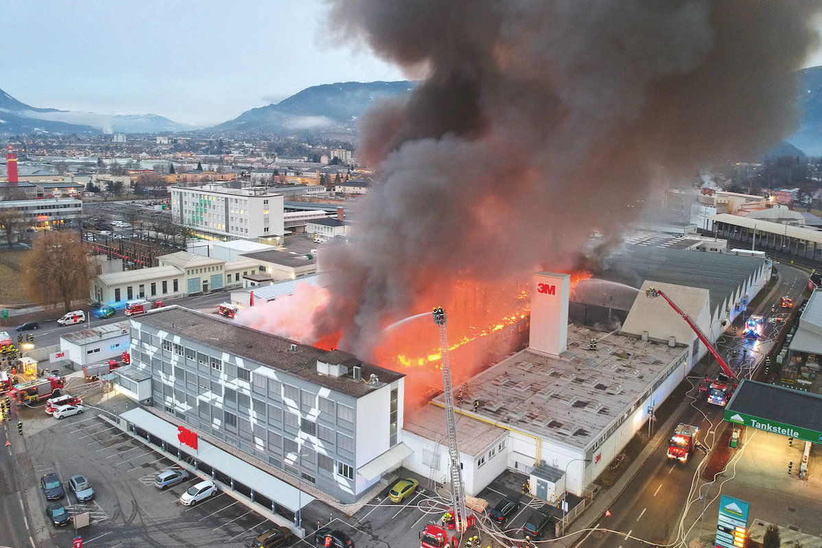 Gebäude in Flammen