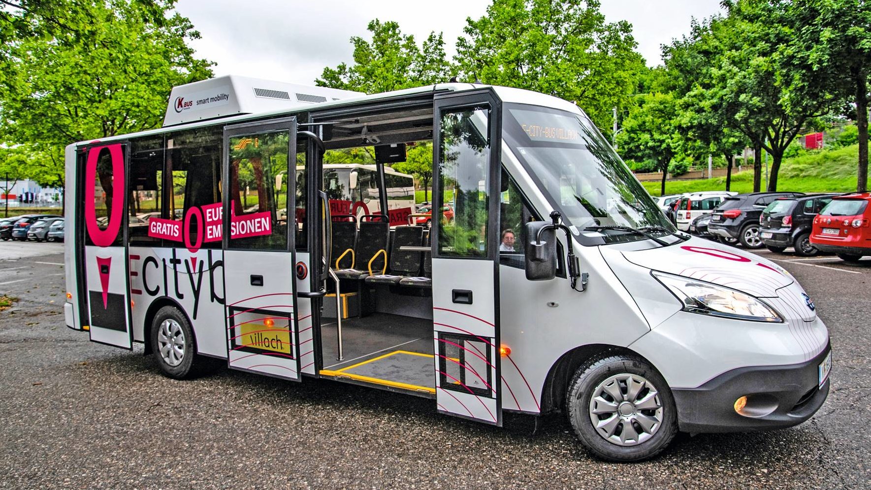 Der ECity Bus der Stadt Villach ECity Bus am Parkplatz