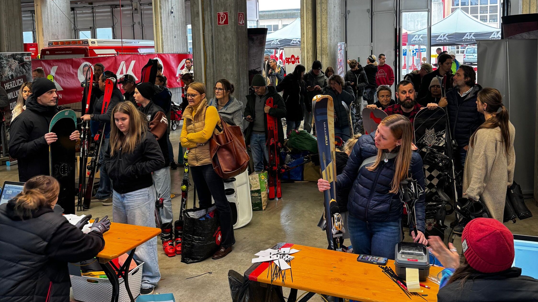 Andrang bei der AK Wintersportbörse