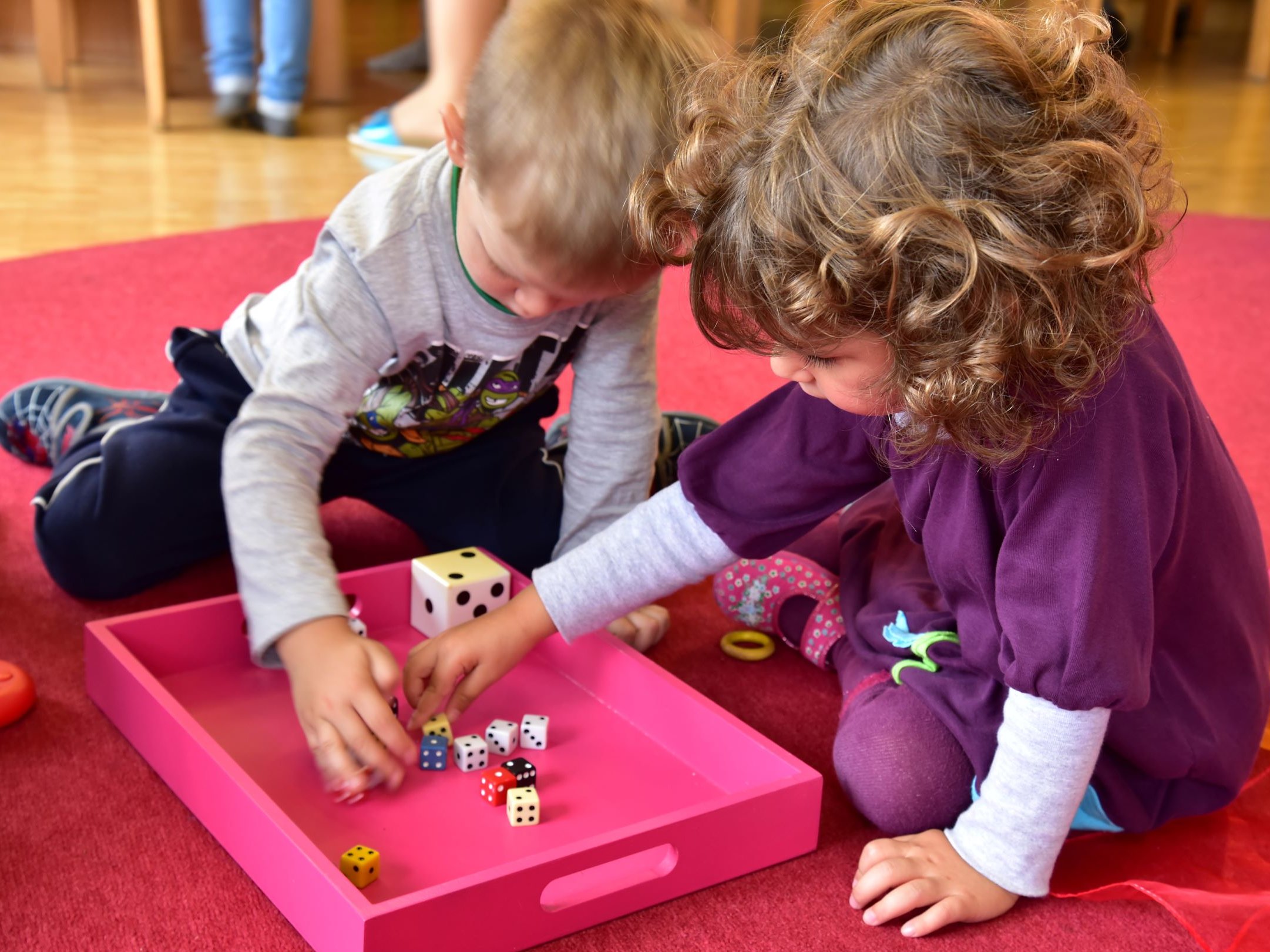 Two kids playing dice