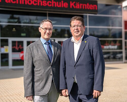 For the 30th anniversary of Carinthia University of Applied Sciences, Martin Waiguny takes over the leadership The new managing director of Carinthia University of Applied Sciences, Martin Waiguny, with Villach city councillor Christian Prober