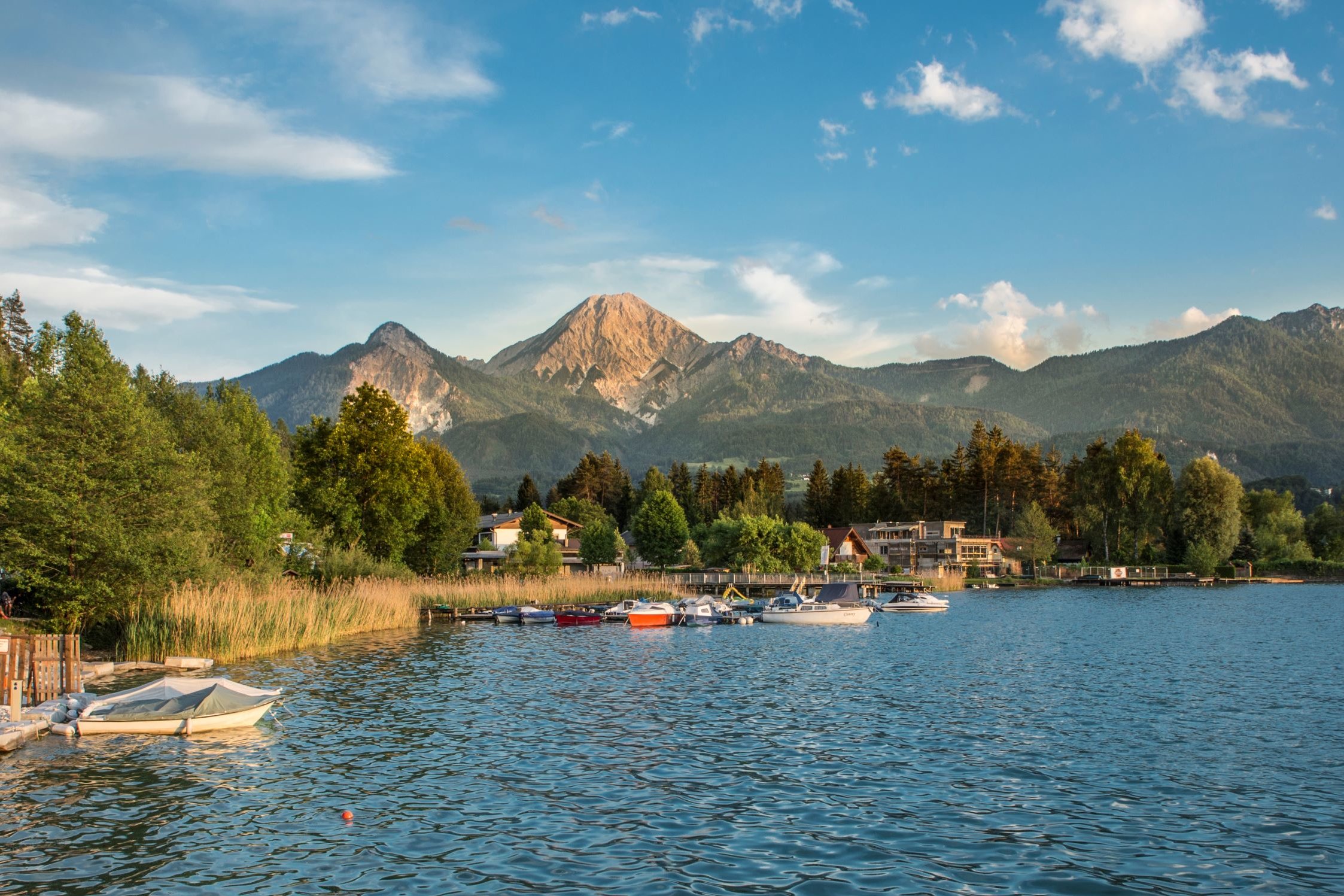 Lake Faaker See with Mittagskogel in the background