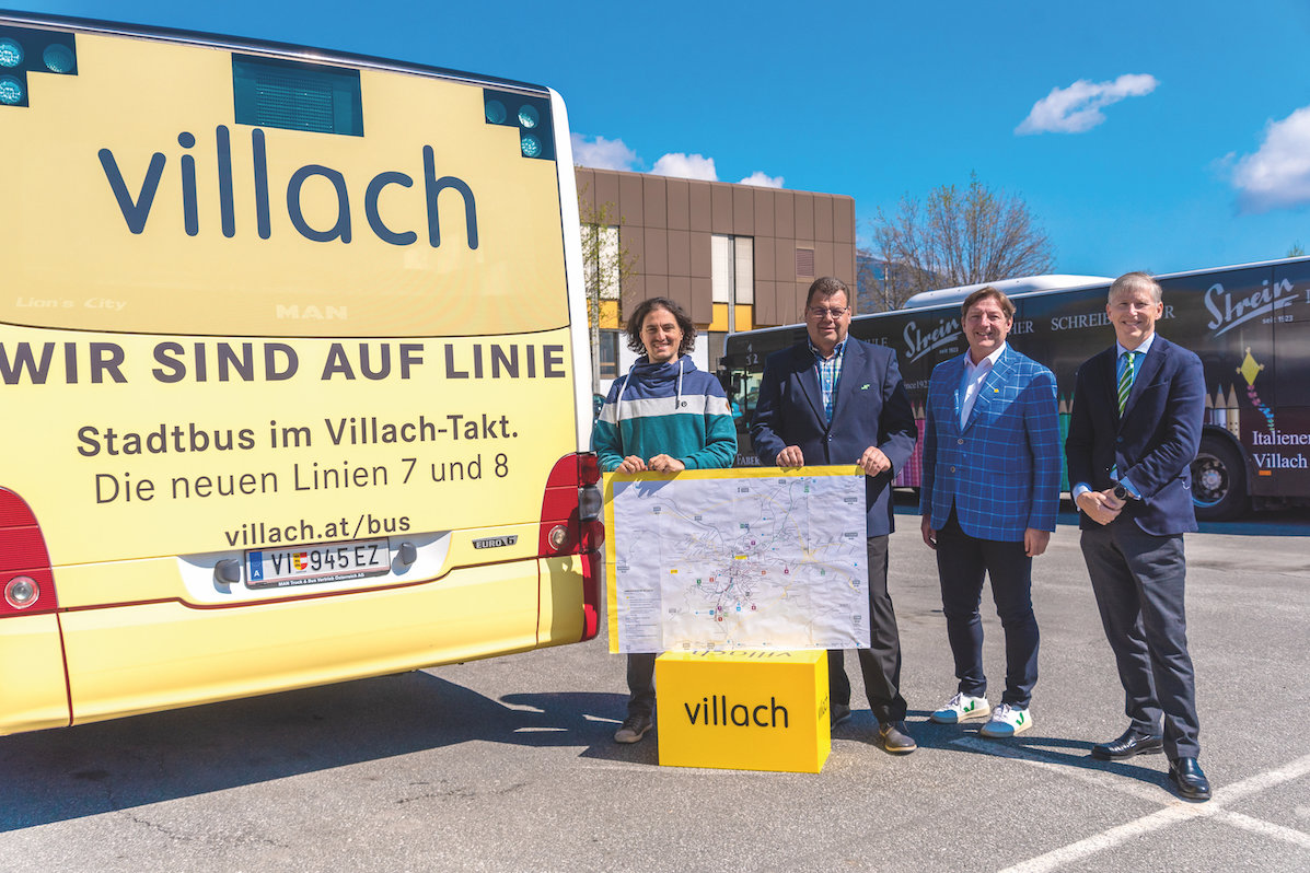 Politicians presenting the new timetable for Villach's city busses