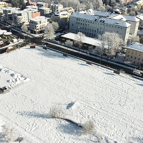 Das schneebedeckte Areal am Westbahnhof