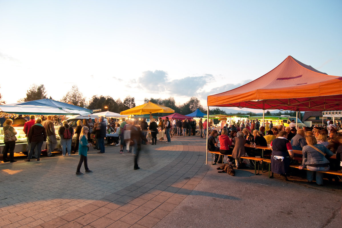 Tents and visitors at the farmer's market