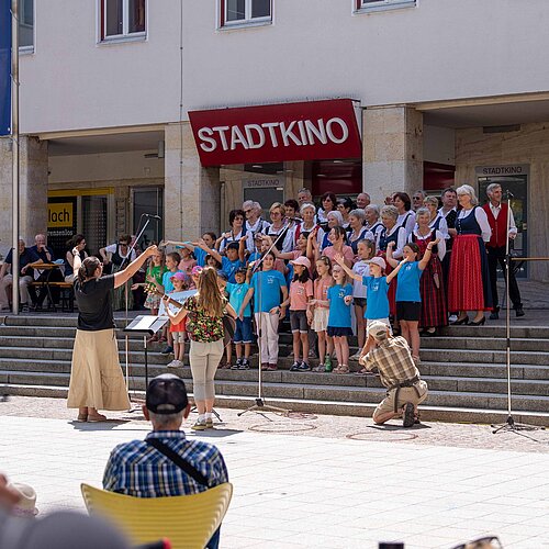 Kinderchor am Villacher Rathausplatz