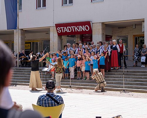 Kinderchor am Villacher Rathausplatz