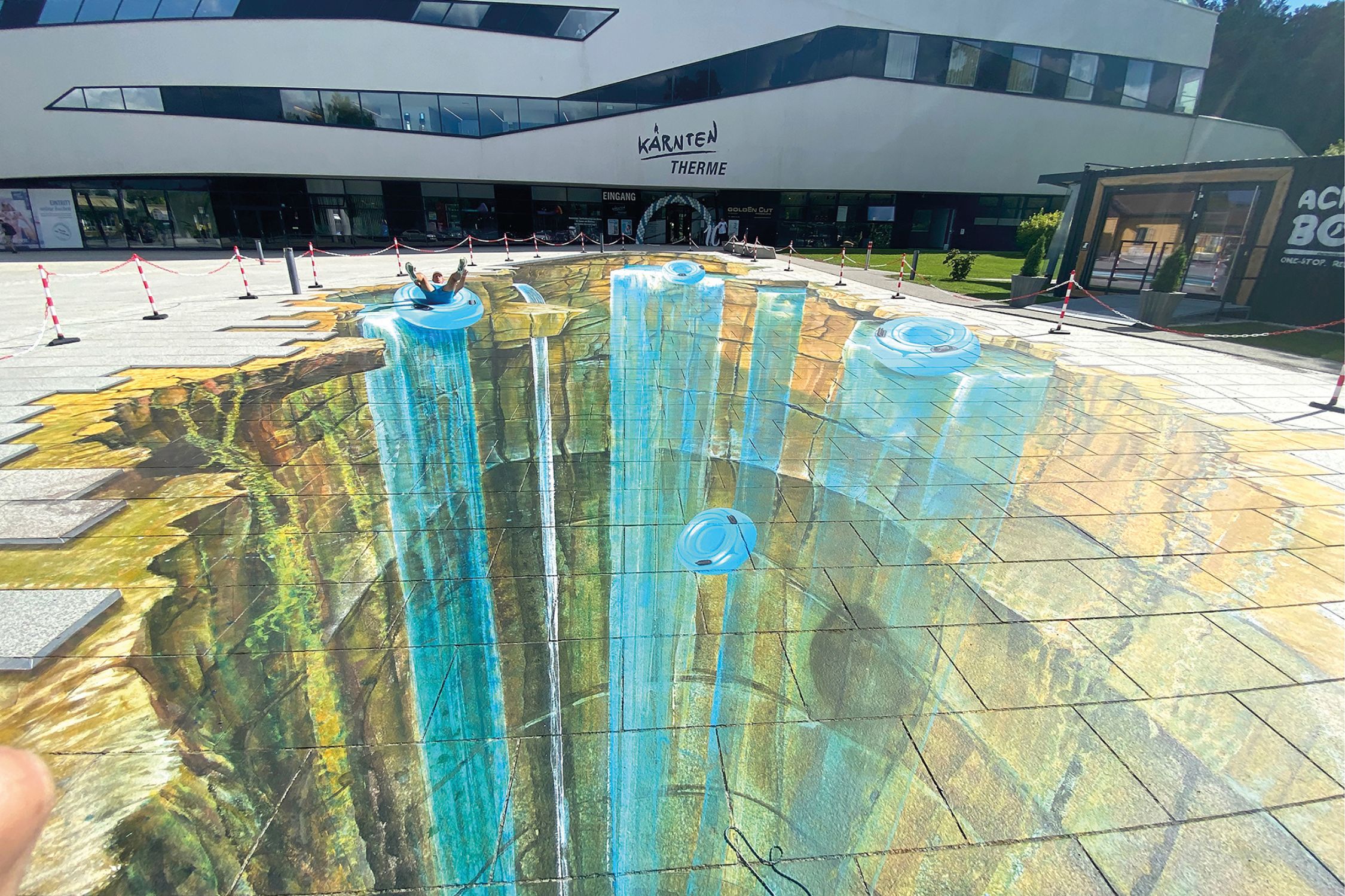 A huge 3D painting in front of KärntenTherme