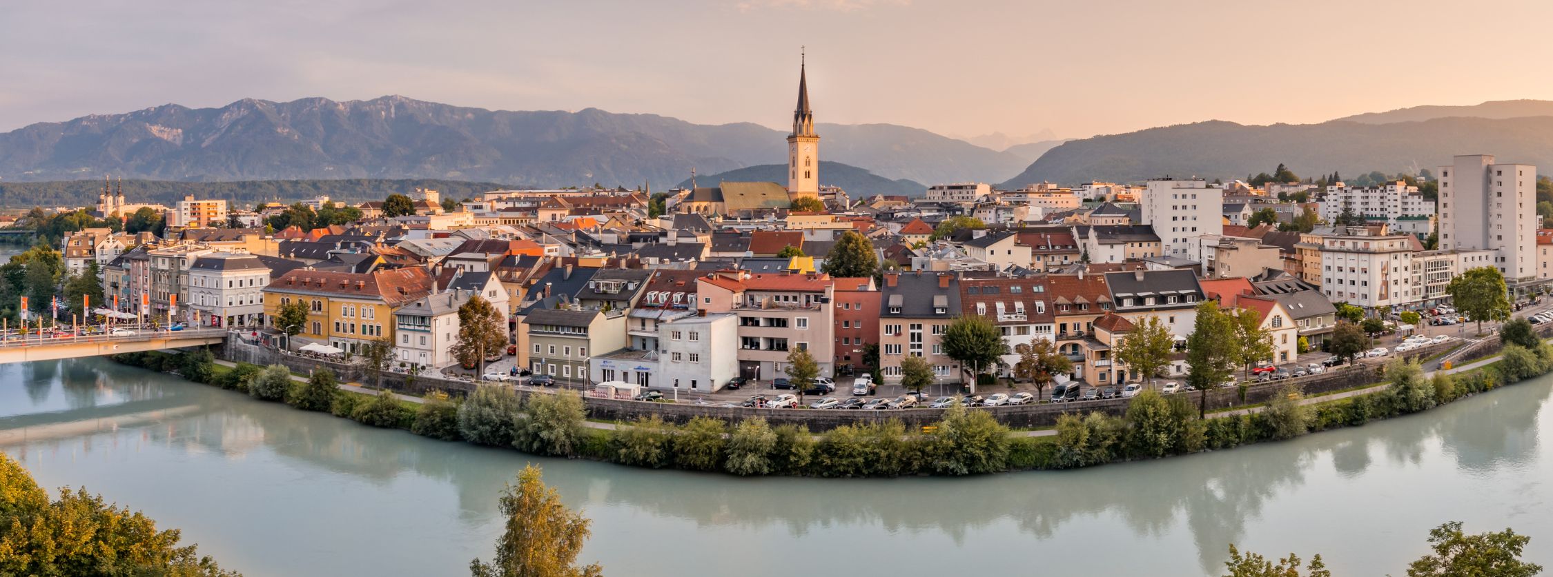 Blick auf das Panorama der Villacher Innenstadt