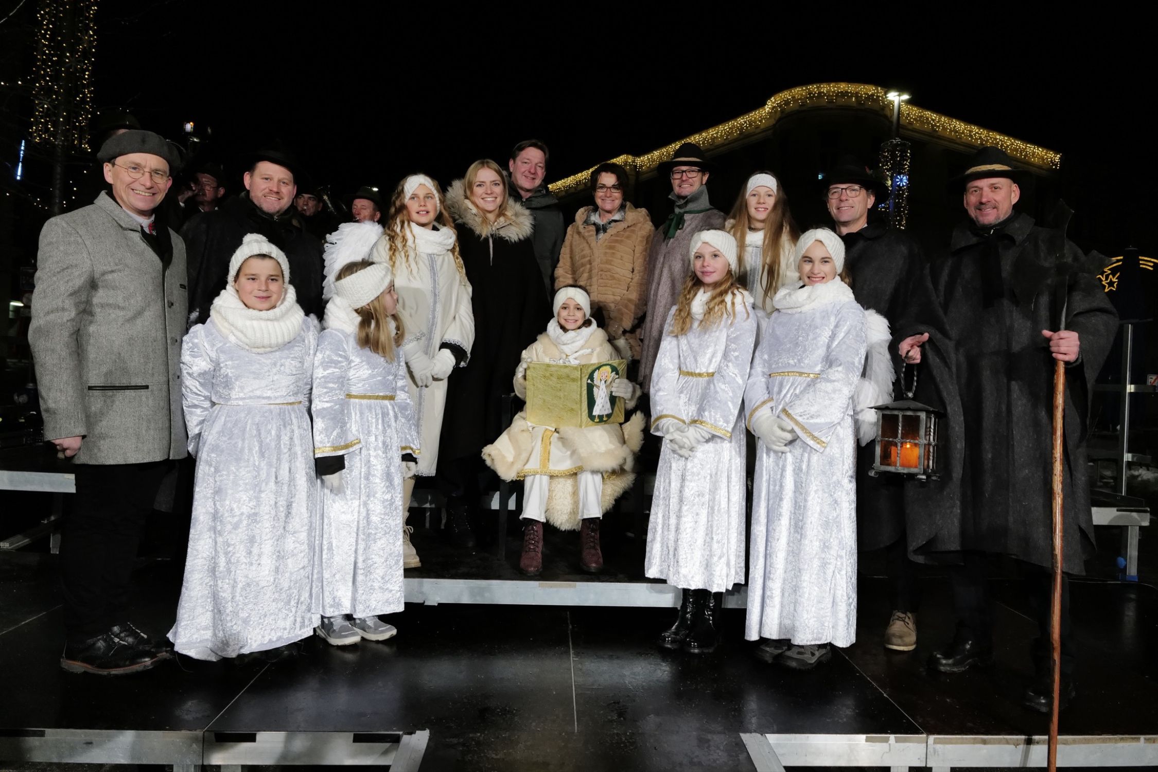 Group photo with Christkind and angels in Villach