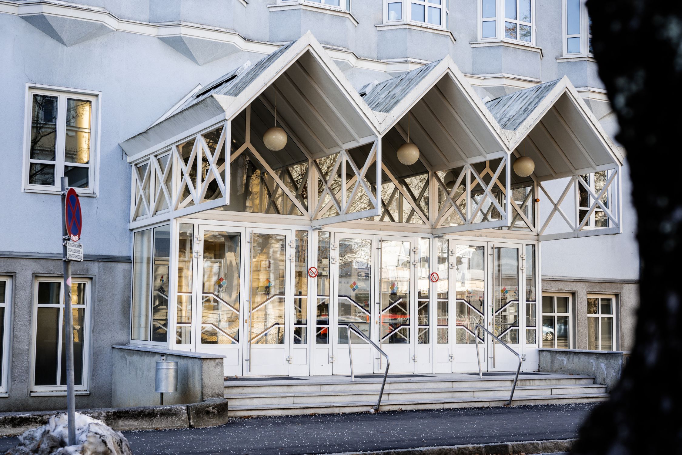 Eingang zur CHS Villach