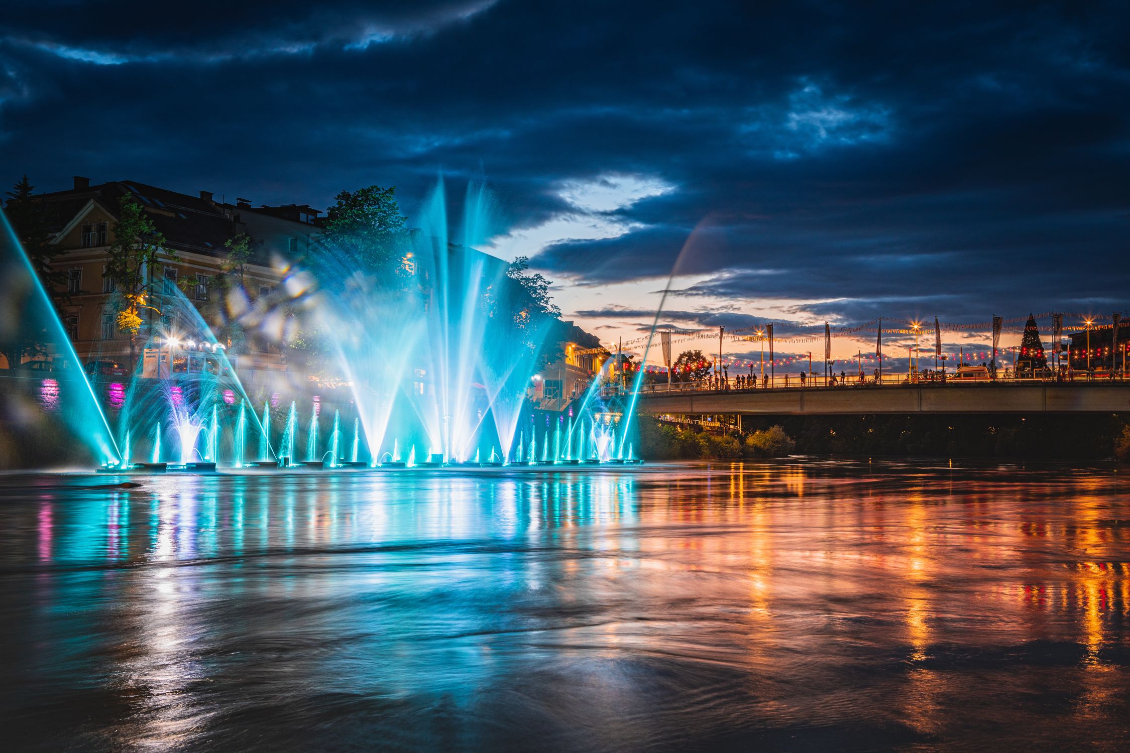 Die Multimedia-Wasser- und Lichtershow Show Draupuls