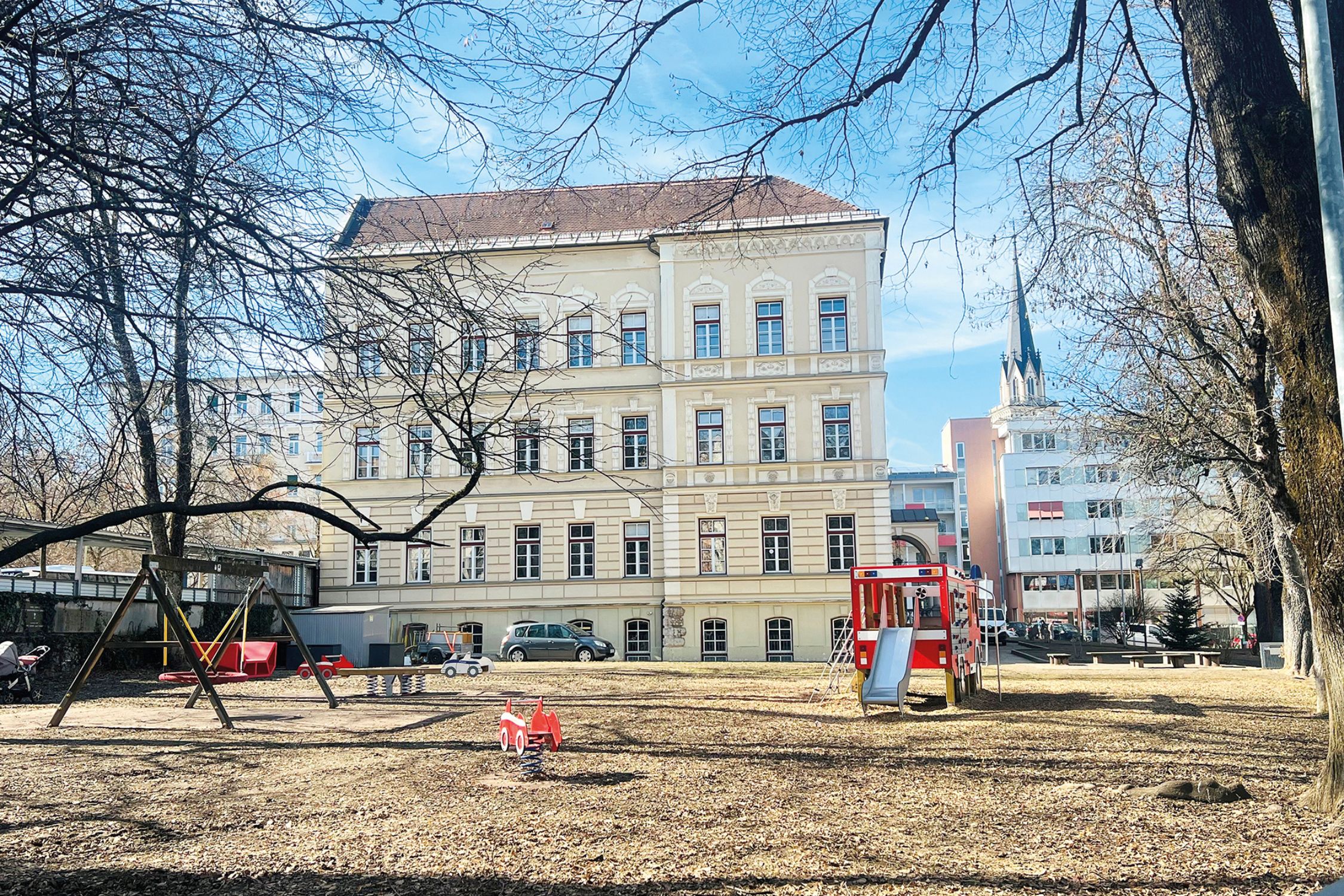 Khevenhüllerschule von außen