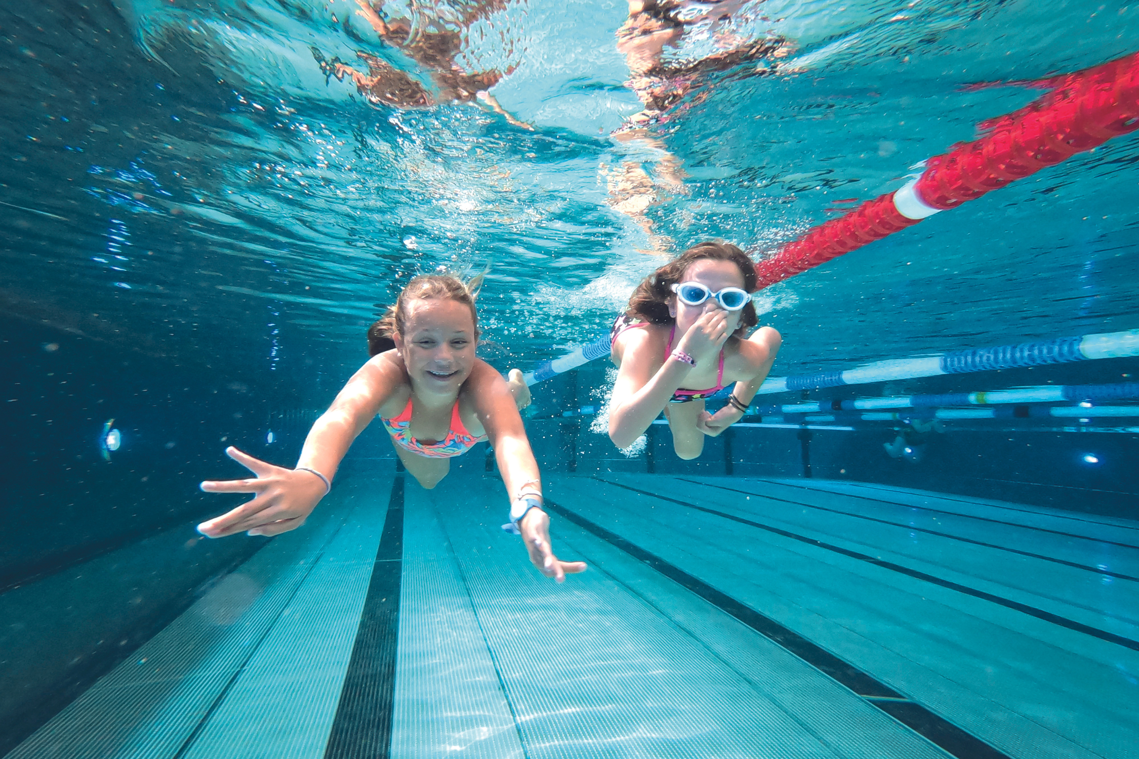 Two diving children in KaerntenTherme