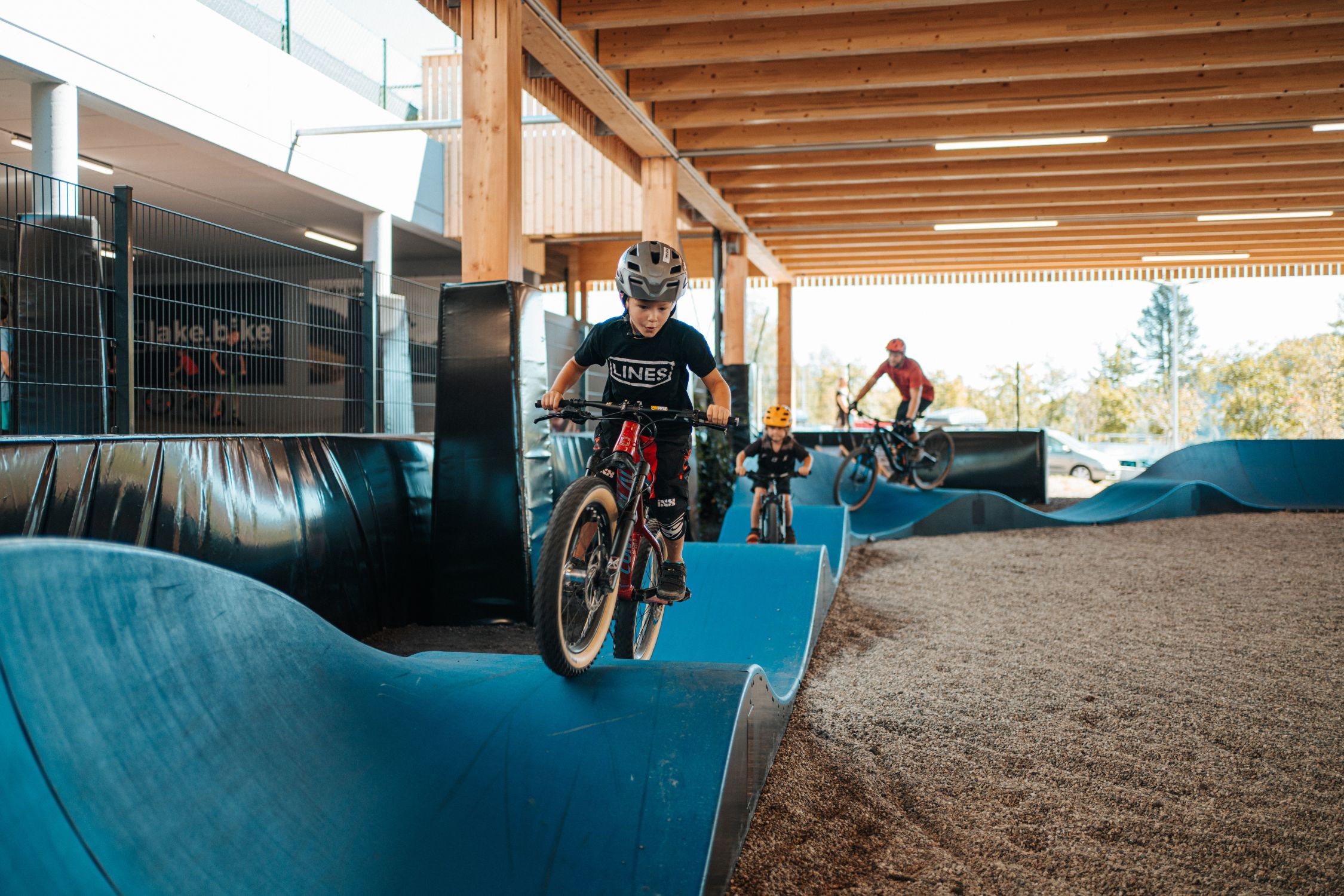 Young cyclists at the pump track in Drobollach
