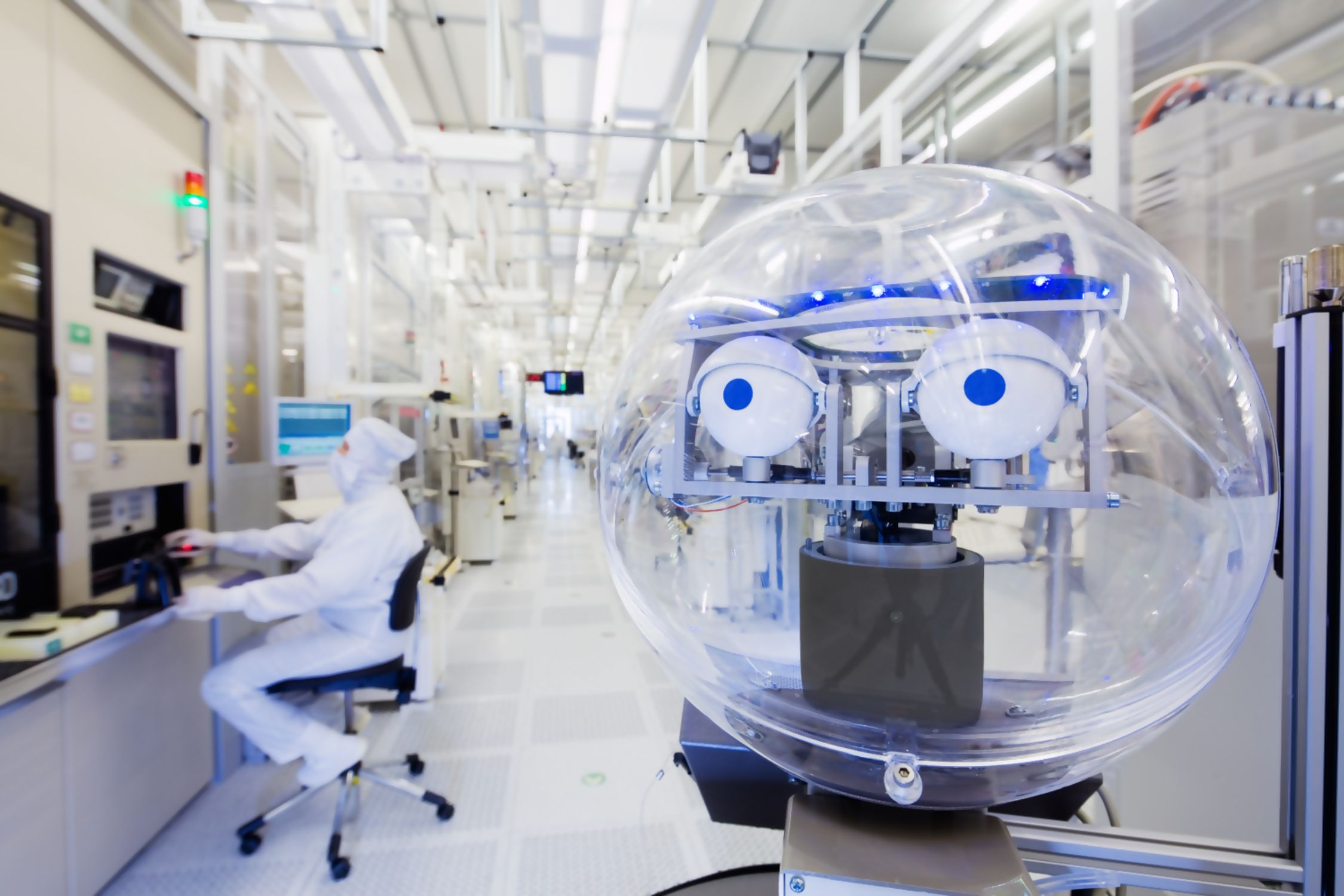 Arbeiten bei Infineon Arbeiter im Reinraum von Infineon