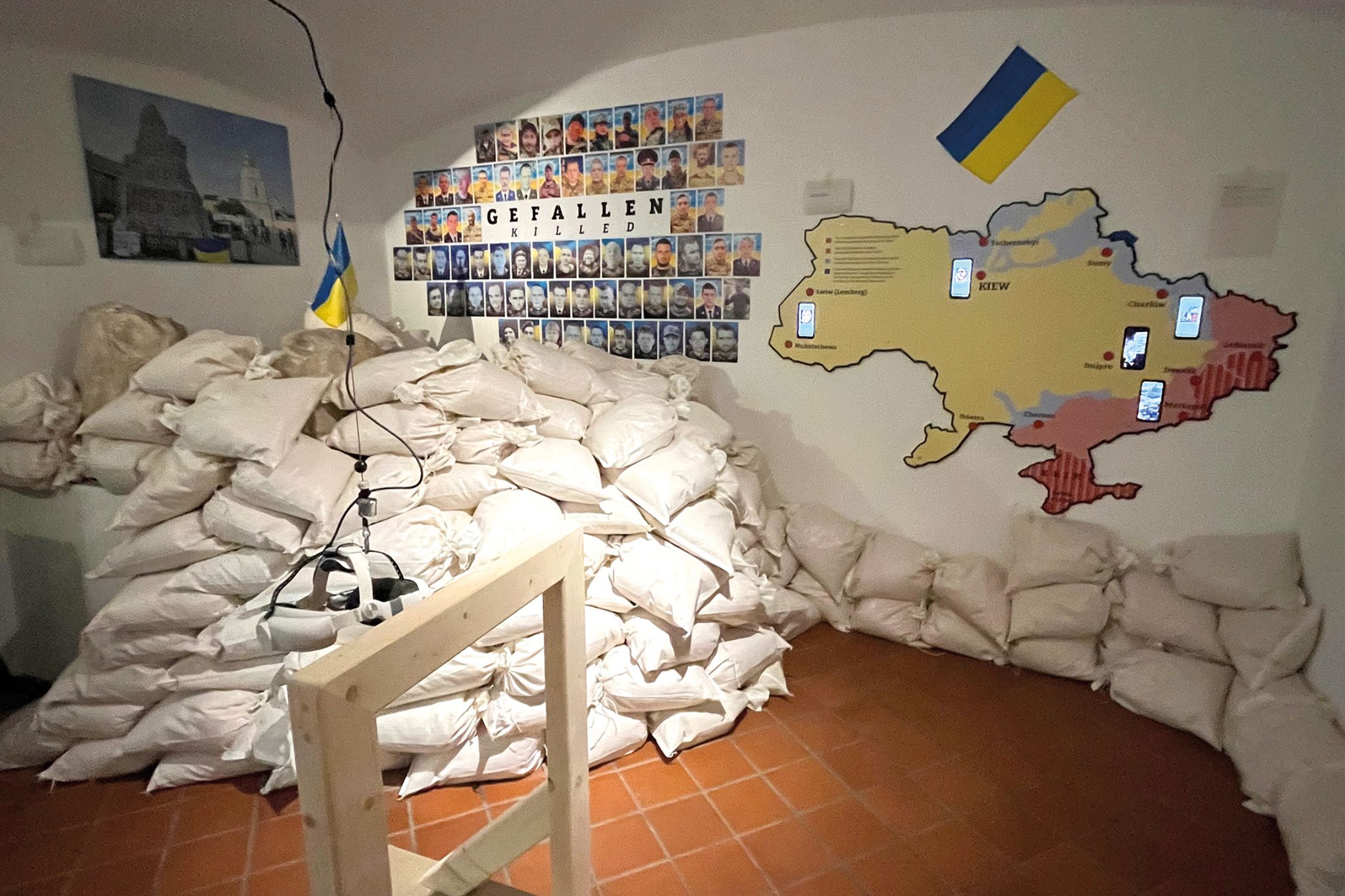 Ausstellungsexponate zum Ukraine Krieg