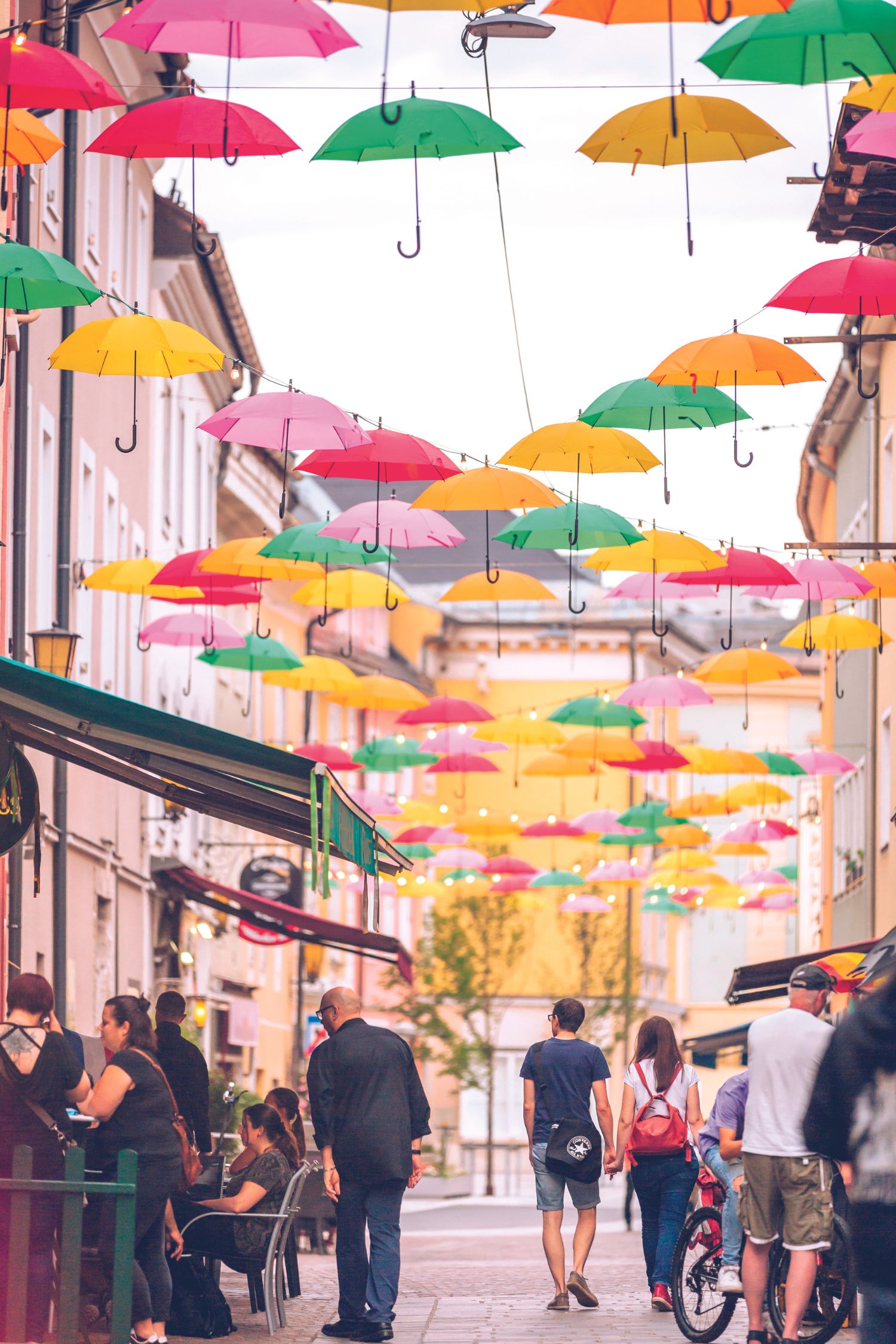 Spaziergang durch die sommerlich dekorierte Innenstadt