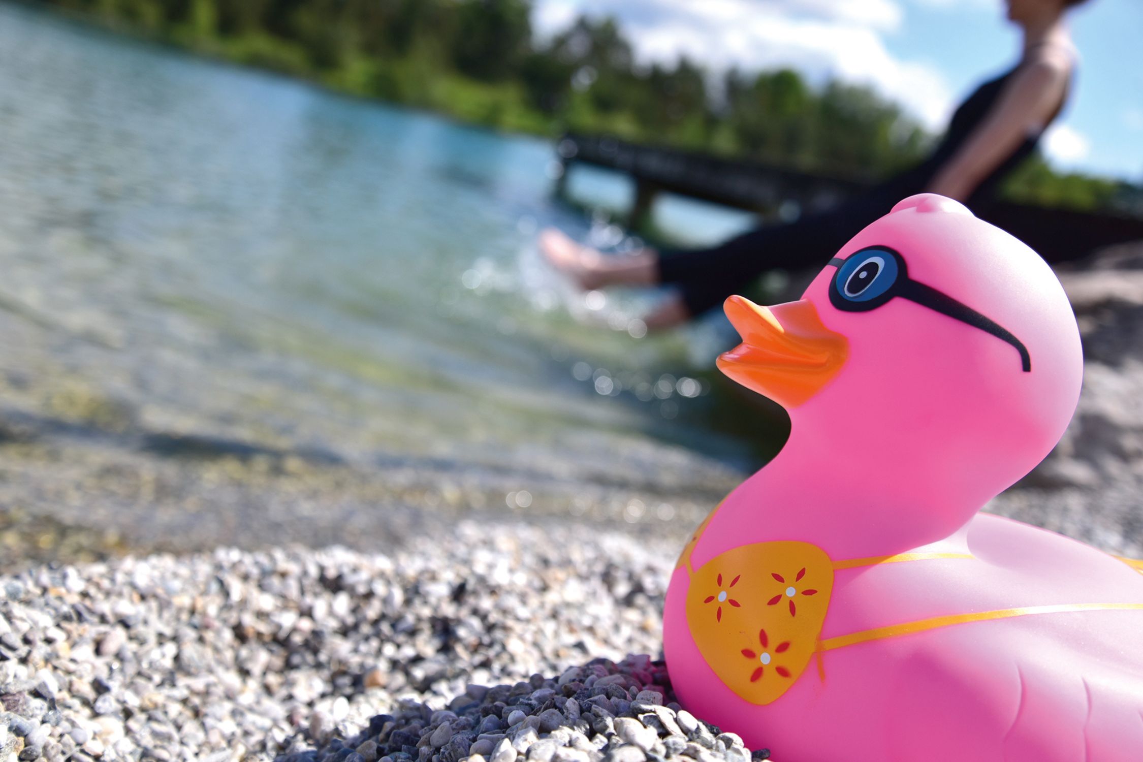 Summertime in Villach Pinke Badeente am Silbersee