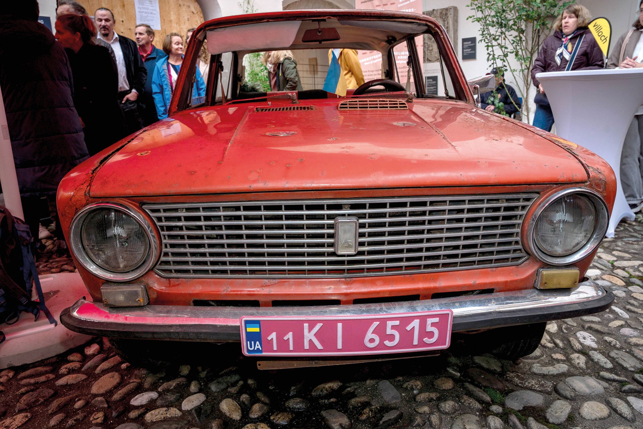 Zerschossenes Auto