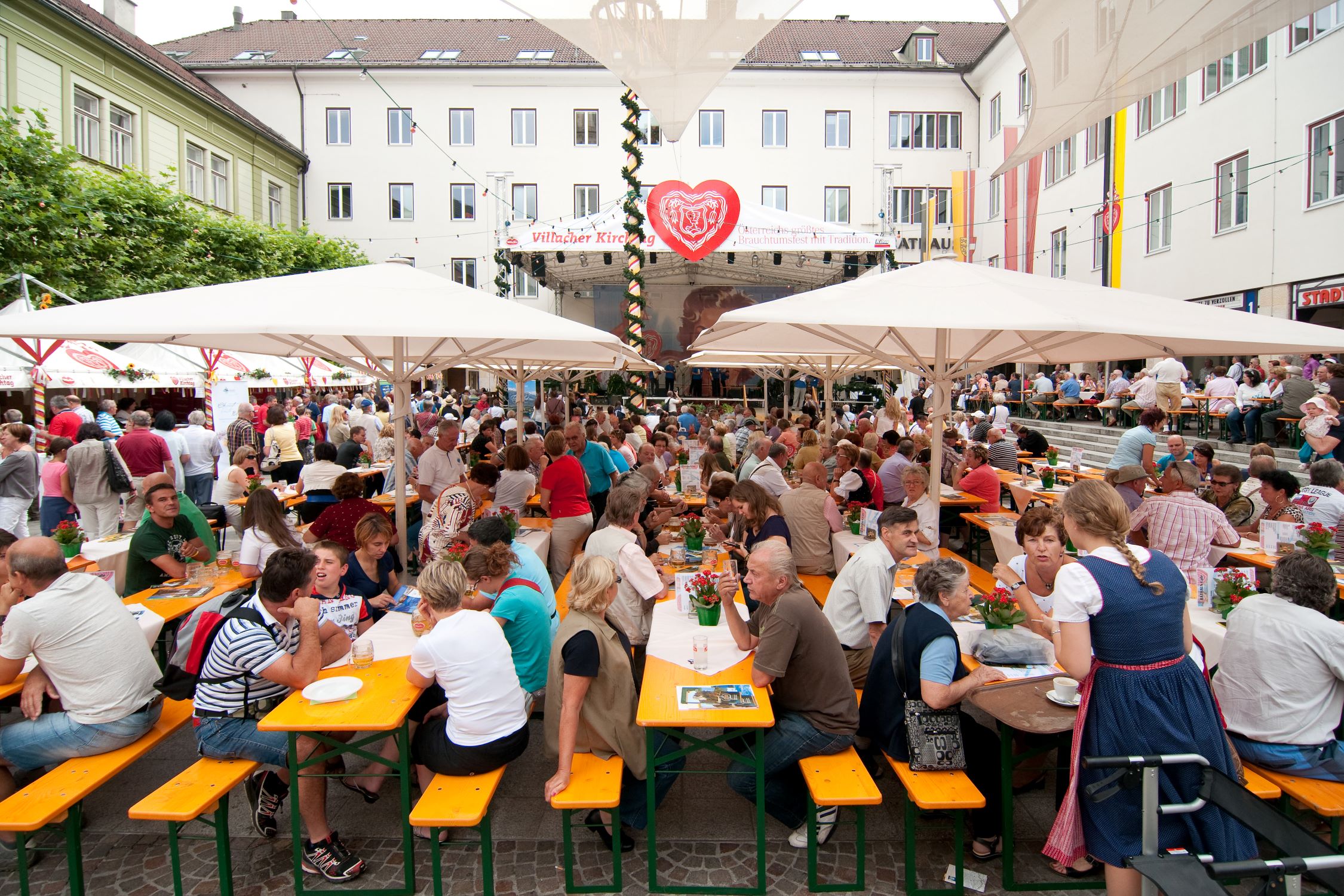 The festival tents at Rathausplatz