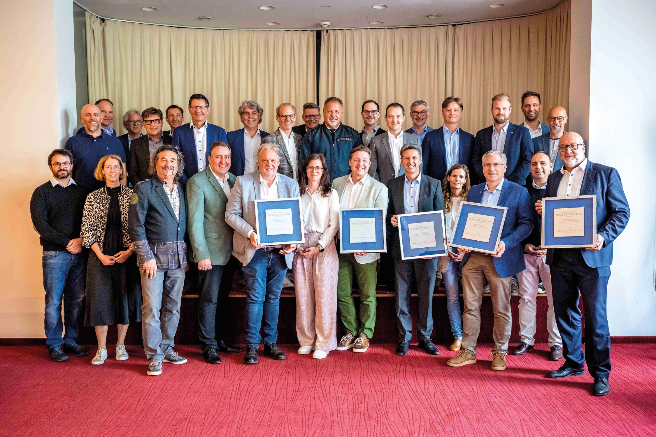 Gruppenfoto zum Auftakt des neuen Wasserverbandes Kärntens